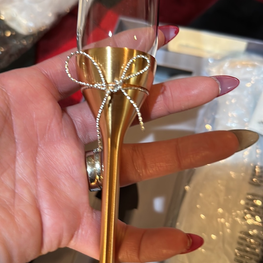 VERA WANG LOVE KNOTS GOLD TOASTING FLUE - Picture 5 of 8